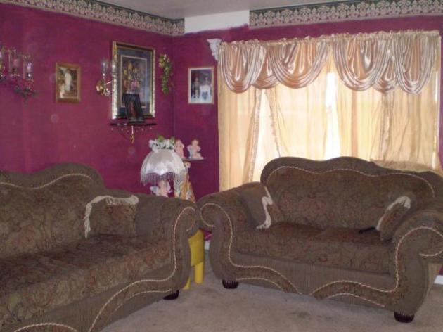 ugly-living-room-paint