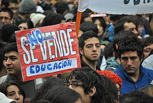 300px-La_educación_no_se_vende